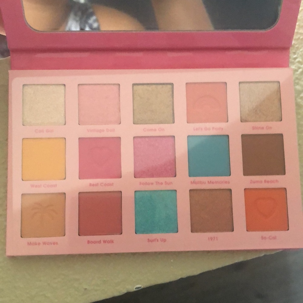 Malibu Barbie pressed powder eyeshadow palette - Picture 2 of 3